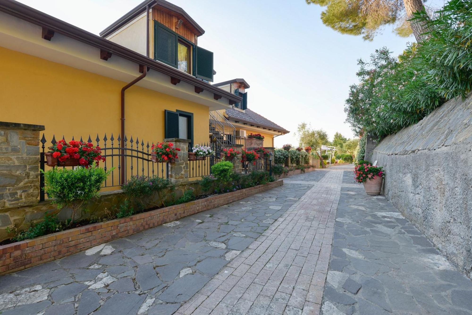 Villa Elaia Санта-Мария-ди-Кастеллабате Экстерьер фото