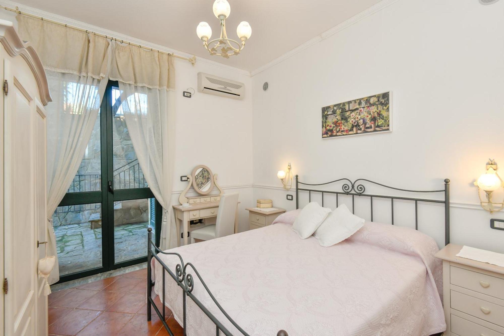 Villa Elaia Санта-Мария-ди-Кастеллабате Экстерьер фото